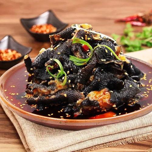 网红小姐姐吃麻辣八瓜鱼,辣味十足,网友直呼过瘾!