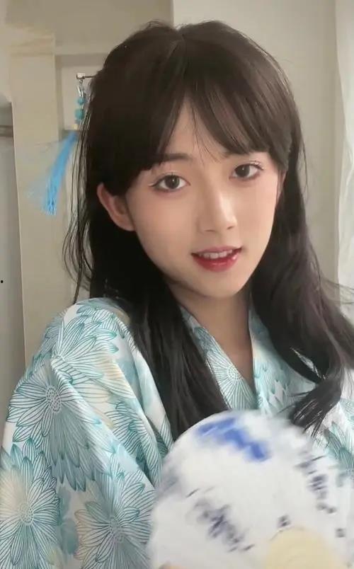 网红吃瓜男扮女装视频播放